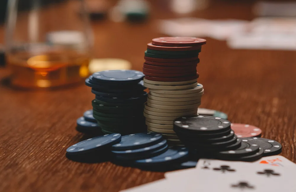 Playing cards on a table for the bet3k Andar Bahar guide